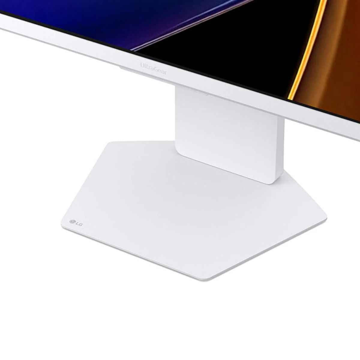 LG 32G810SA UltraGear Gaming Monitor, 32" IPS Display, 4K UHD Resolution, 144Hz Refresh Rate, 1ms (GtG) Response Time, AMD FreeSync Premium & G-SYNC Compatible, White | 32G810SA-W