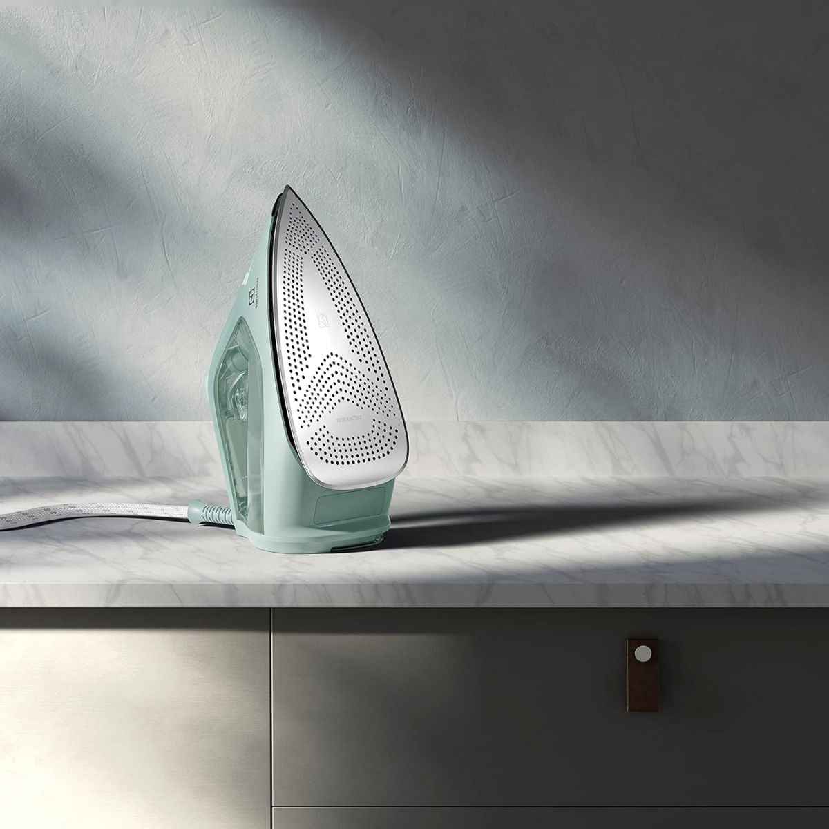 Electrolux Refine 700 Steam Iron E7SI1-82LG – 2300W, Tailored Fabric Programs, Resilium Soleplate, OutdoorCare Technology