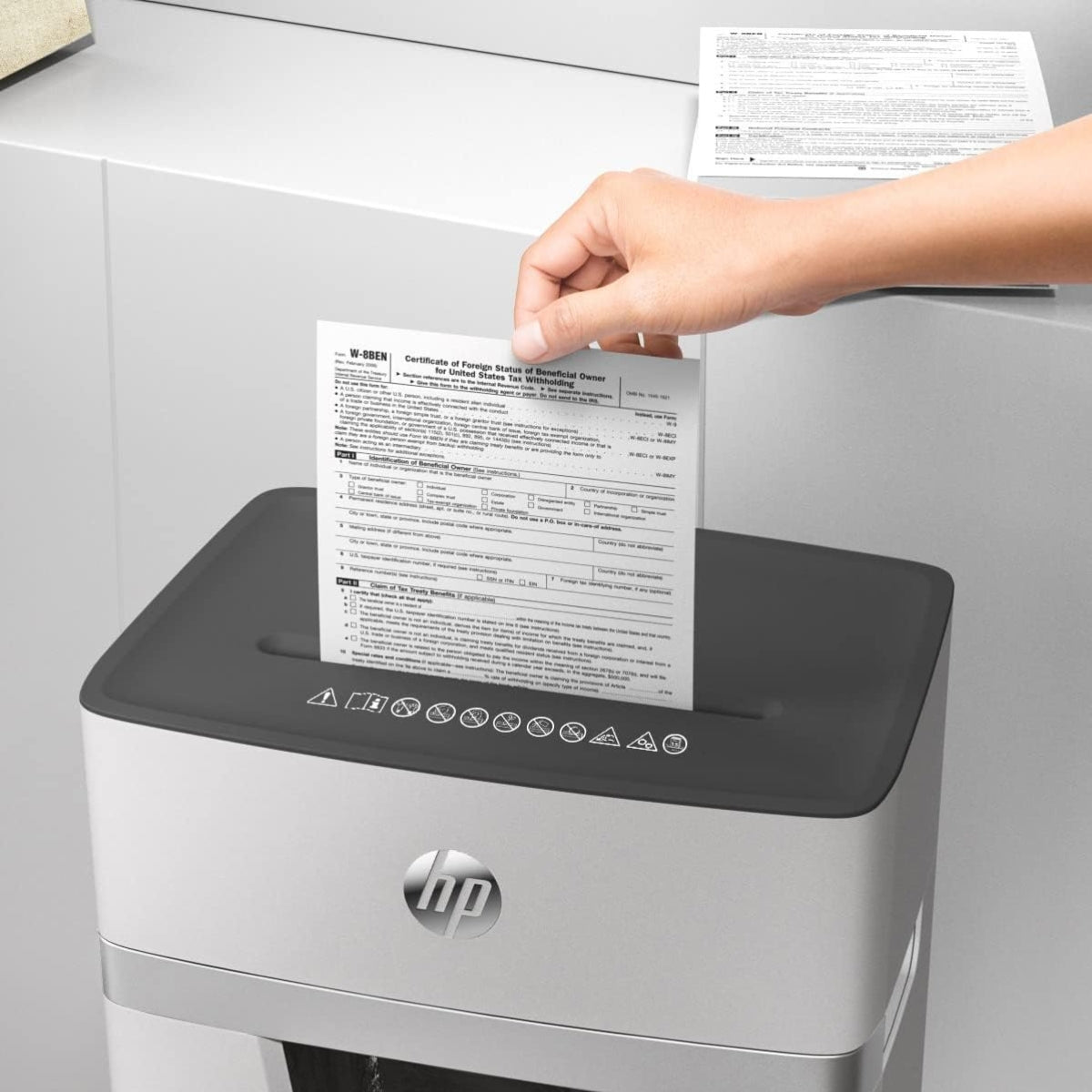 HP OneShred 15CC 2803 – Cross-Cut Paper Shredder (Up to 15 Sheets, P-4 Security)