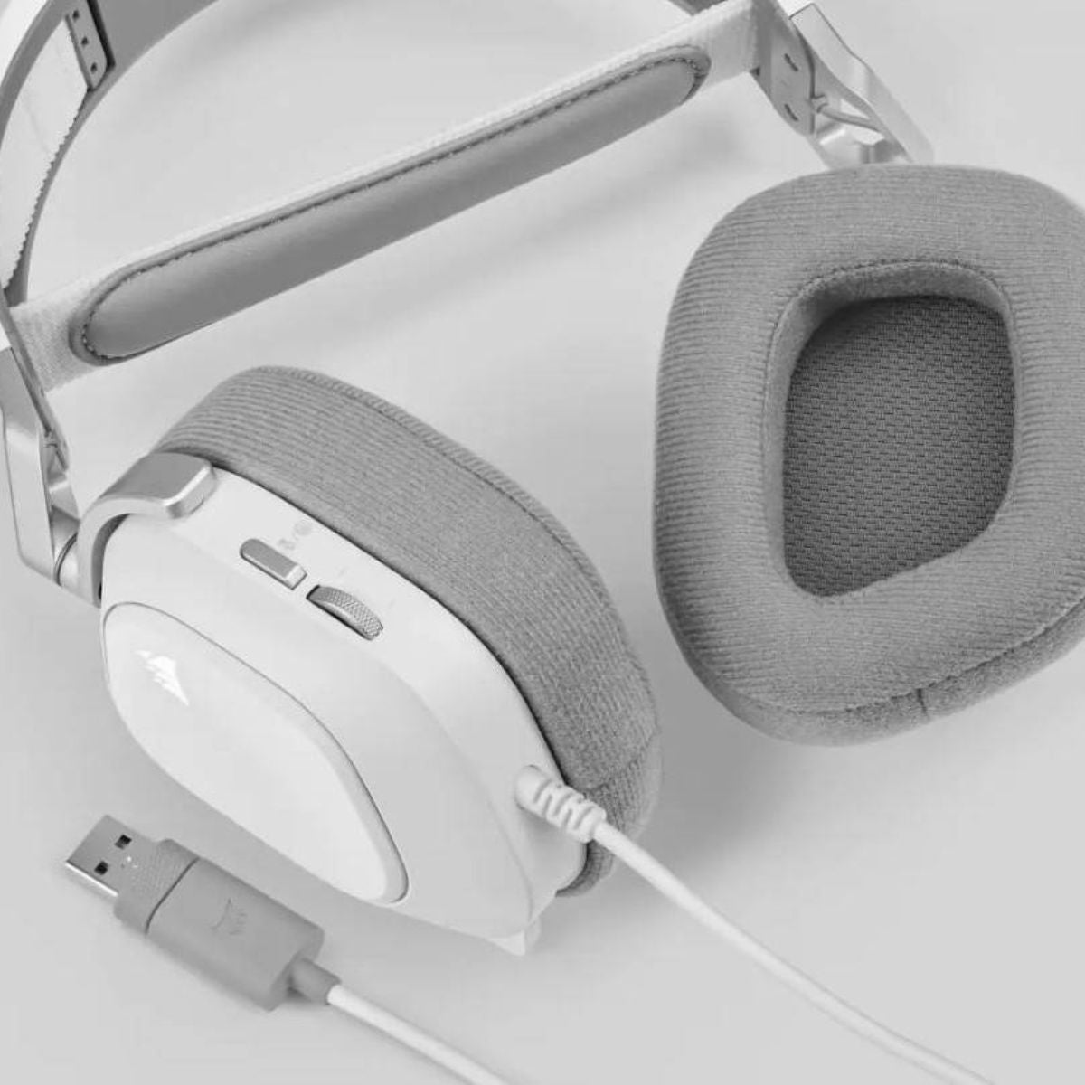 Corsair HS80 RGB USB Wired Gaming Headset | Dolby Audio 7.1 Surround Sound | 50mm Neodymium Drivers | RGB Lighting | Omni-Directional Microphone | White | CA-9011238-NA