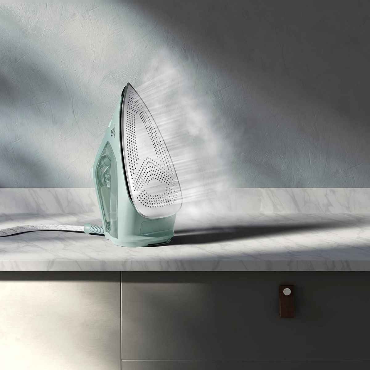 Electrolux Refine 700 Steam Iron E7SI1-82LG – 2300W, Tailored Fabric Programs, Resilium Soleplate, OutdoorCare Technology