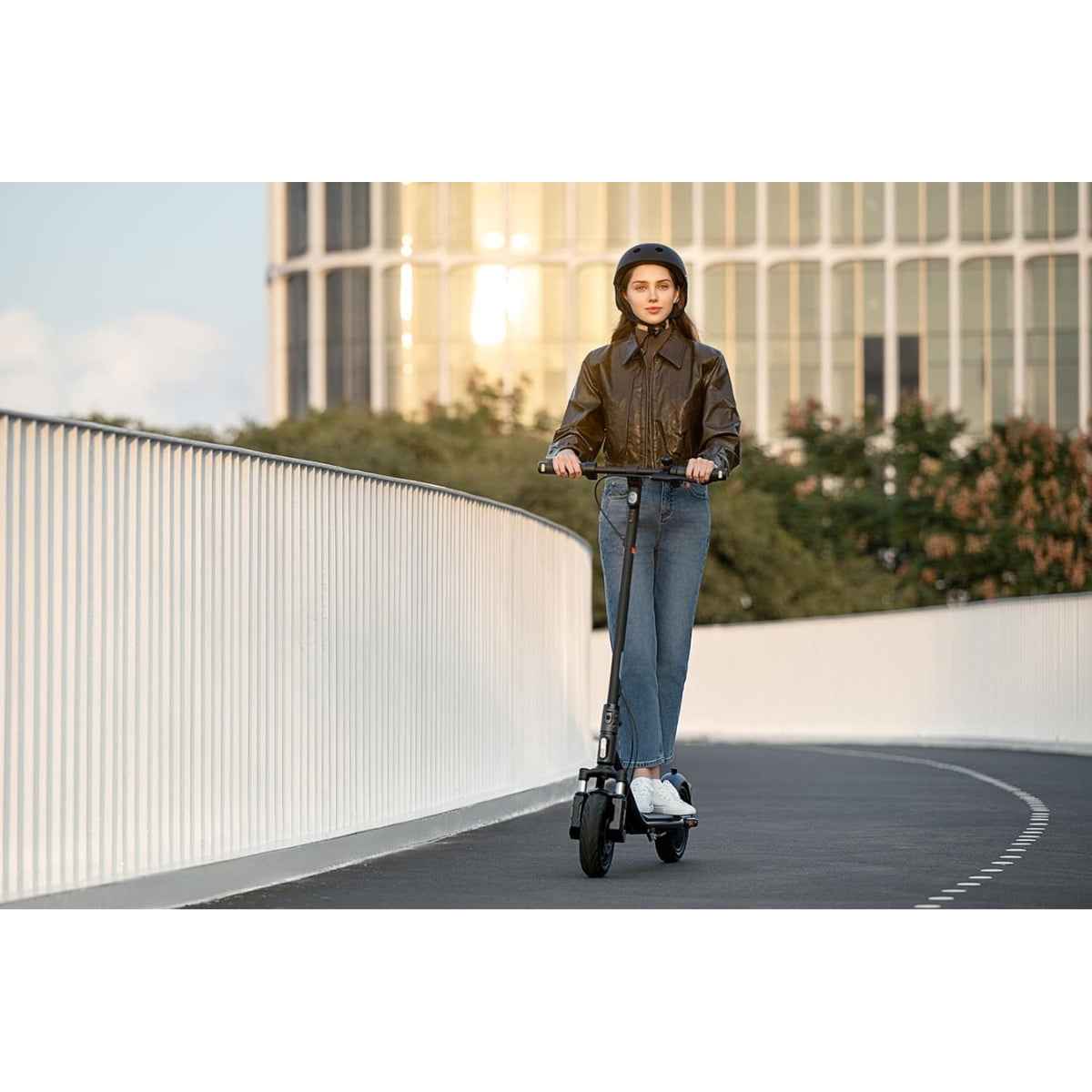 Segway 800W F2 II  Ninebot Kickscooter– Powerful Commuter Scooter with Extended Range Smooth, Safe & Efficient Urban Riding