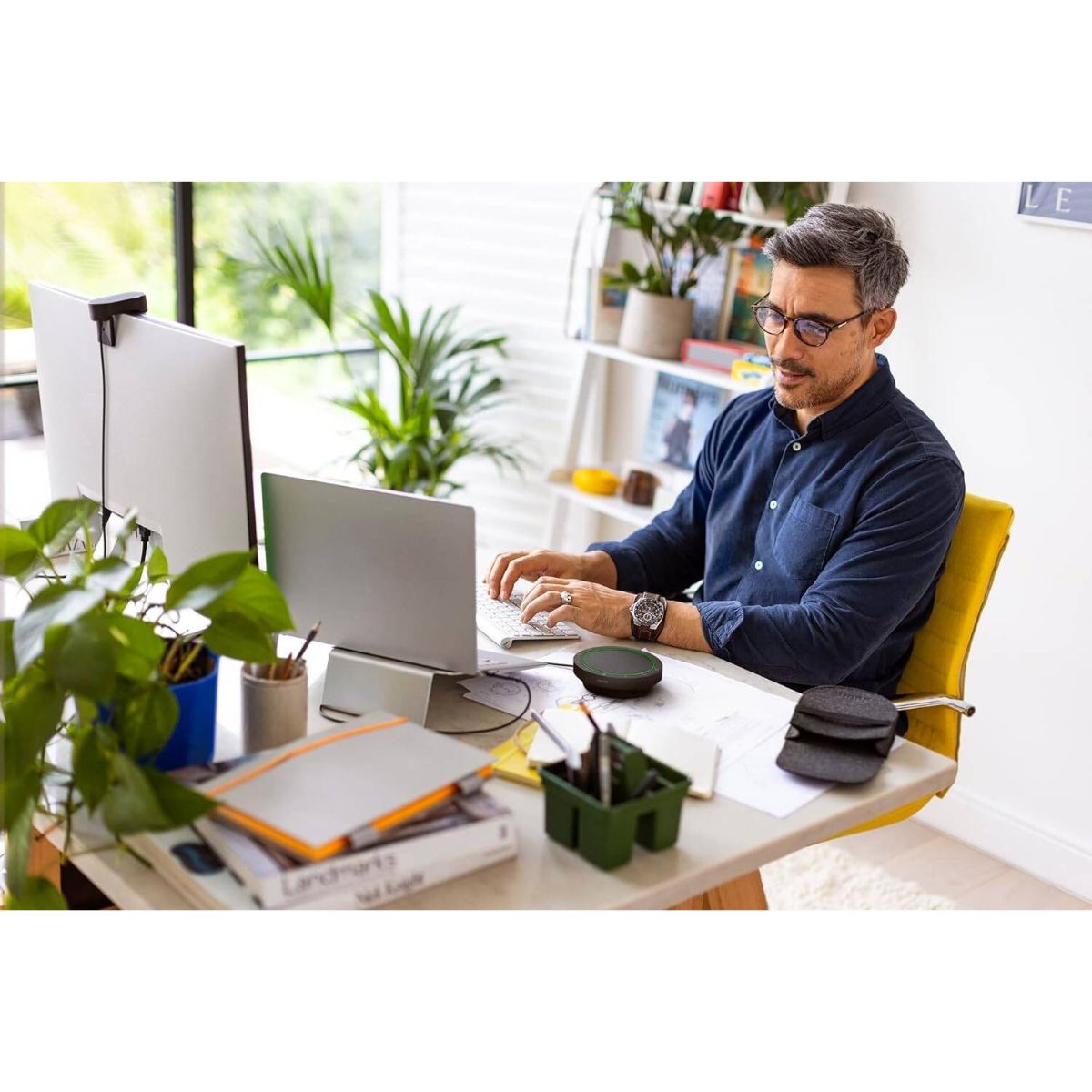 Jabra Speak2 55 Wireless Bluetooth Speakerphone – MS Teams Certified, 4 Mics, 12H Battery | 2755-109