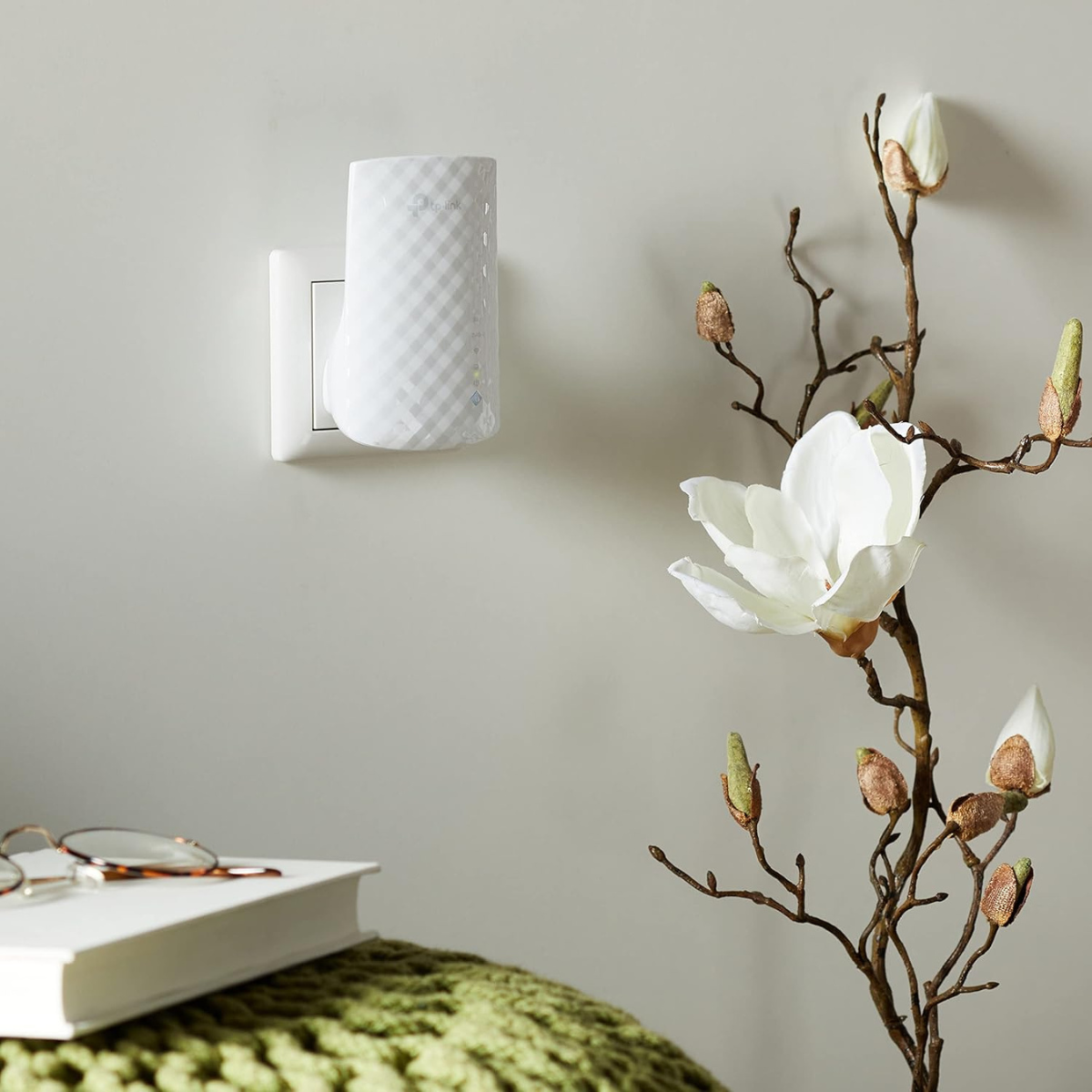 TP-Link RE200 AC750 Mesh Wi-Fi Range Extender – Dual Band, 750Mbps, OneMesh, Ethernet Port (White)
