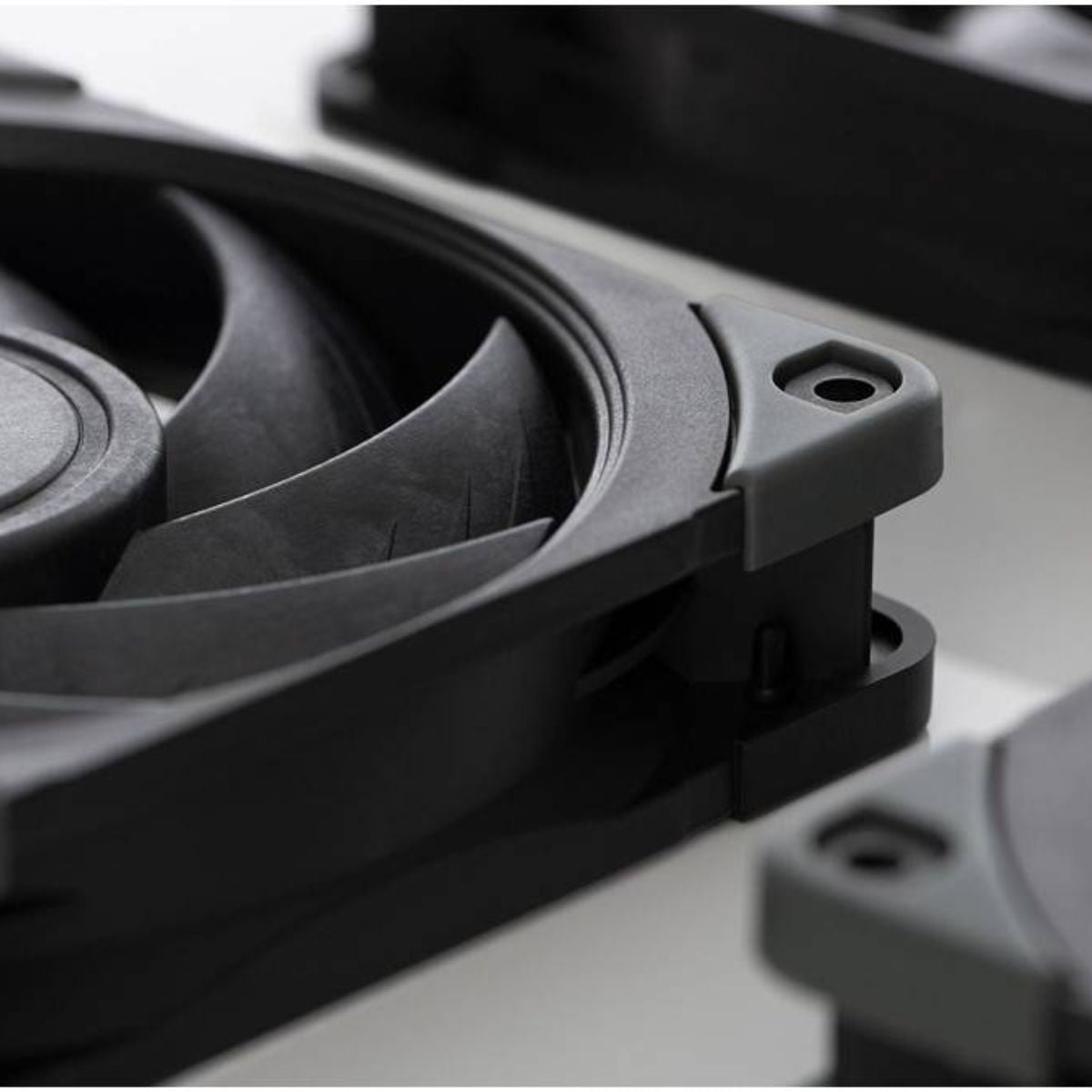 Noctua NF-A12x25 PWM Chromax Black Swap 120mm Premium Quiet Fan | 2000 RPM | 4-Pin PWM | SSO2 Bearing | AAO Frame | Black | NF-A12x25 PWM