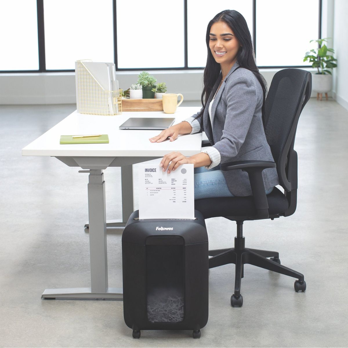 Fellowes Powershred LX85 Cross-Cut Shredder | P-4 | 12-Sheet Capacity | 4 × 40mm | 5-Gallon Bin | Black | 4400401