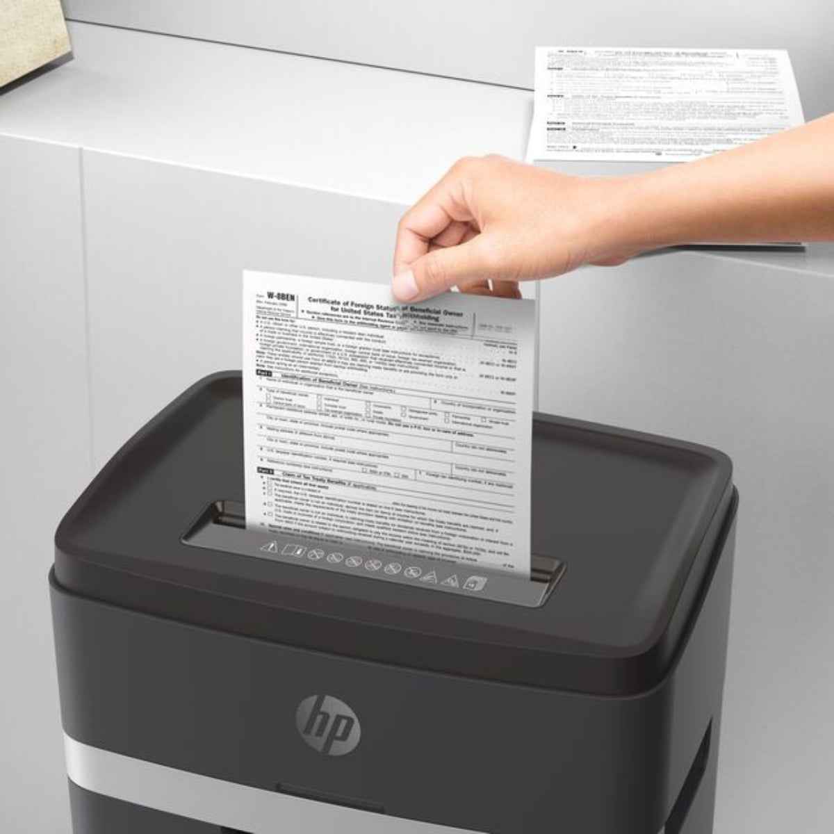 HP Pro Shredder 18CC Cross Cut Paper Shredder – 18 Sheets Capacity, P-4 Security Level, Credit Card Shredding, Auto Reverse, Large Waste Bin, Black